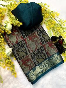 ผ้าไหมโดลาพรีเมียมเนื้อนุ่มสำหรับผู้หญิง พร้อมขอบลายฮัมซาทอปปักด้วยด้ายซารีสีตัดกัน และผ้าปาลูลายคาลัมคารีสีสันสดใส ผลิตในอินเดีย มีสินค้าพร้อมส่ง - Product Image 3