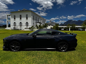 Coupé Sport 2 Portes Haute Performance 2024, Moteur Essence V8 5.0L, Transmission Automatique, Édition Premium Sombre, Cuir Droit - Product Image 2