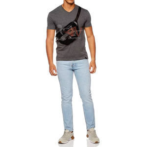 เสื้อยืดแบบสวมหัวผ้าโพลีเอสเตอร์/ ผ้าฝ้ายคอวีสำหรับผู้ชายพิมพ์ลายดิจิทัลแบบกำหนดเอง - Product Image 3