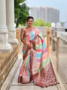 Saree de seda Banarasi suave para adultos Diseño multicolor de impresión digital con borlas de borde de contraste de Palau ricas en el extremo - Product Image 5