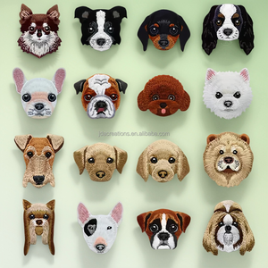 Patch brodé en forme de tête de chien pour vêtements et accessoires - Product Image 1