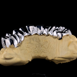 เพชรมอสซาไนท์สีเงินสำหรับจับหน้าอกแร็ปเปอร์ยอดนิยมแนวฮิปฮอปตัวเลือกเครื่องประดับฟันที่กำหนดได้เองด้านล่างและด้านบน - Product Image 6