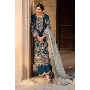 Conjunto de traje de 3 piezas para mujer: Camisa de batik con lentejuelas bordadas, Dupatta de tela Khaddi bordada y Pantalones bordados - BIC-4672 - Product Image 4