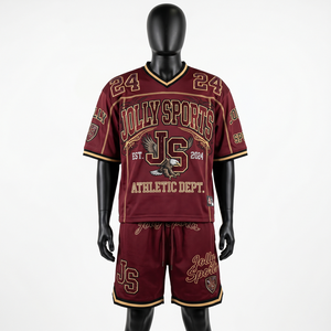 Conjunto de camiseta y pantalones cortos de fútbol para hombre, 160 GSM, malla de poliéster, rayas rosas, logotipo personalizado. - Product Image 2