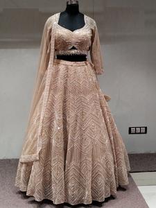 Robe en georgette élégante avec broderie complexe pour femmes, idéale pour les réceptions de mariage et les occasions culturelles - Product Image 6