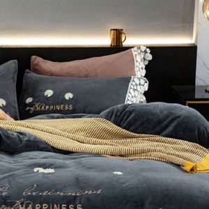 Ensemble de couettes modernes toutes saisons Roni | Velours d'hiver 4 pièces King Size 240x260 cm Fonction de massage noir royal - Product Image 2