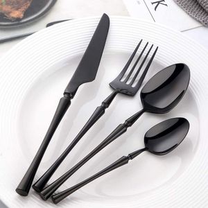 Juego de cubiertos de metal mate de la serie de diseño con curvas suaves y agarre ergonómico ideal para comidas profesionales o en casa - Product Image 4