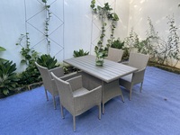 Ensemble de meubles de jardin et de cuisine d'extérieur modernes avec 1 table et 4 chaises empilables en osier, durables et imperméables, fabriqués au Vietnam