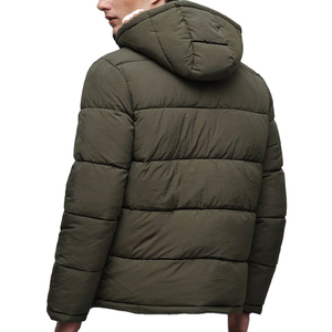Veste matelassée au design personnalisé pour une utilisation décontractée Vêtements de rue Veste matelassée pour hommes de haute qualité fabriquée au Pakistan - Product Image 3