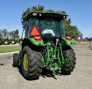 2023 Johnn Deere 5105M 4WD y 2WD Mini Tractor 4x4 Tipo de accionamiento 70HP a 120HP Potencia nominal para uso agrícola - Product Image 5