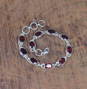 Pulsera Ajustable de Plata de Ley con Granate Rojo, Joyería Artesanal con Piedras Preciosas, Regalo de Piedra Natal de Enero para Mujer - Product Image 5