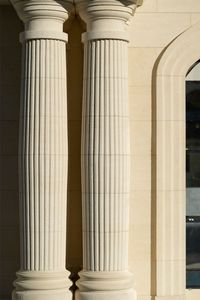 Columnas de Mármol Sólido Modernas Talladas a Mano con Motivos Florales en Espiral para Salones y Grandes Proyectos Arquitectónicos - Product Image 3