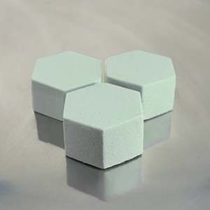 Eucalyptus Scented Eco-Friendly Minimalist Shower Fizzle Made of Premium <b>Sponge</b> Material - Product Image 1