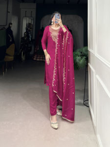 Ensemble délicat kurta en organza avec fond élastique uni brodé de fil à paillettes et brodé dupatta cousu ethnique festif - Product Image 4