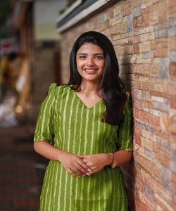 Costume Salwar en coton brodé de créateur pour les fêtes et les mariages, look tendance et confortable pour femmes - Product Image 2