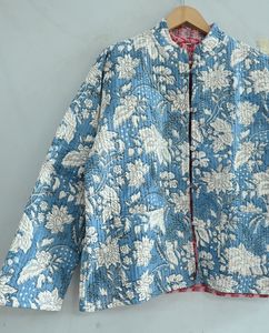 Veste en coton matelassée à boutons tissés à la main en Inde, imprimé floral, 2 poches, réversible, imprimé, vêtements d'hiver pour femmes - Product Image 3