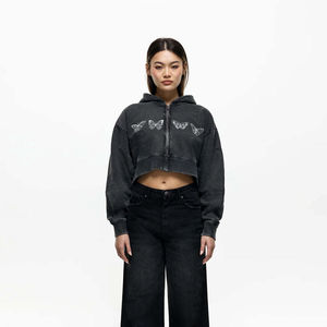 Sweat à capuche court en coton pour femme, tissu doux lavé, coupe décontractée avec logo imprimé durable au dos - Product Image 1