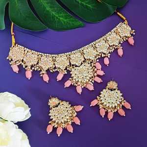 Collier indien plaqué or Kundan boucles d'oreilles Maang Tikka ensemble de bijoux ras de cou de mariée pour les femmes, couleur pêche - Product Image 1