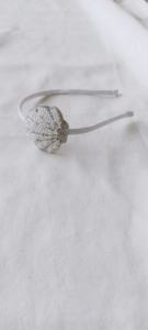 Bandas para el cabello con cuentas bordadas y lentejuelas hechas a medida, ideales para tiendas de accesorios para el cabello para reventa - Product Image 5