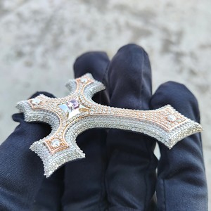 จี้รูปไม้กางเขนประดับเพชรโมอิสซาไนต์ VVS เกรดพรีเมียม ชุบทองคำขาวและเงินแท้ 925 สไตล์ฮิปฮอป เครื่องประดับหรูสำหรับงานปาร์ตี้ - Product Image 3