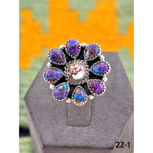Bague ajustable artisanale en argent sterling avec dahlia violet serti clos et magnésite cheval sauvage, idéale pour un cadeau - Product Image 1
