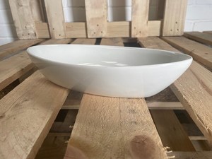 Cuenco de resina hecho a mano, perfecto para servir, decorar o regalar, añadiendo un toque elegante y artístico a cualquier hogar o mesa. - Product Image 2