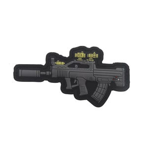 ป้ายยางซิลิโคนแบบนูนสำหรับติดเสื้อผ้าแผ่นยางพีวีซีนุ่ม2D 3D โลโก้ตามสั่ง - Product Image 4