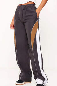 Lightweight Breathable Women Windbreaker Tracksuit 100% Polyester Quickdry Zipper Tracksuit Customised Logo - Product Image 2