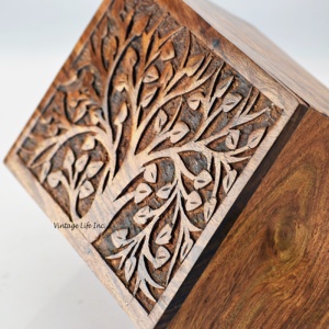 Urne funéraire en bois sculpté Vintage Life Inc. avec motif Arbre de Vie, finition bois naturel, pour adulte - Product Image 1