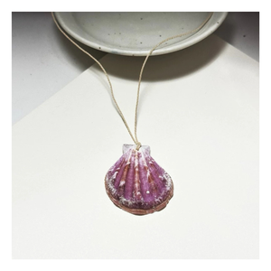 Collier de perles de coquille pour les tenues de plage d'été léger élégant Option cadeau écologique pour les femmes faites à la main avec amour et soin - Product Image 5