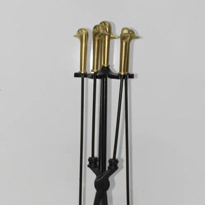 Juego de Herramientas para Chimenea con Mango de Latón – Kit de Accesorios para Estufa de Hierro Forjado de 5 Piezas con Soporte – Diseño de Cabeza de Pato - Product Image 1
