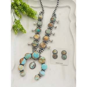 Ensemble de colliers Squash Blossom en turquoise plaqué or et argent sterling de Darrin Livingston Royston - Product Image 1