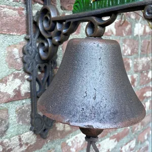 Campanello fatto a mano gallo in ghisa appeso campanello per la decorazione della casa all'aperto decorazione del giardino della fattoria Made in india quantità all'ingrosso