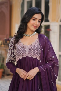 Vêtements ethniques à la mode robe Anarkali pour les occasions de mariage et de fête des femmes porter aux prix de gros de l'Inde - Product Image 5