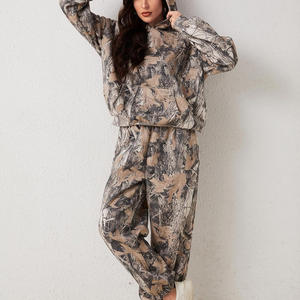 Streetgrace Chándal para mujer OEM Ajuste personalizado con tela suave Cremallera completa Sudadera con capucha Pantalones Conjunto Logotipo Impresión Etiqueta privada - Product Image 3