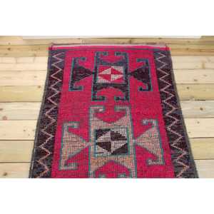Tapis marocain vintage en laine 3,3x9,6 pieds, motif patchwork rouge, avec support en latex écologique - Product Image 3