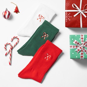 Venta al por mayor de calcetines bordados dulces de Navidad multicolor logotipo personalizado hombres mujeres calcetines de vacaciones para niños adultos directo de fábrica - Product Image 2