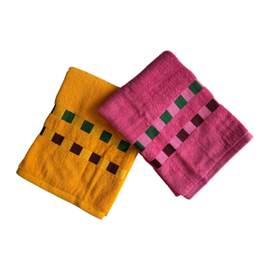 Toallas de baño de polialgodón de alta calidad suaves y cómodas con diseño de borde antimicrobiano de larga duración para uso doméstico - Product Image 1