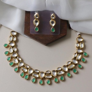 Juego de Joyería de Lujo Elegante Chapado en Oro y con Incrustaciones de Kundan Negro, Collar Clásico Polki con Piedras de Moissanita, Aretes de Diseño para Novia - Product Image 2