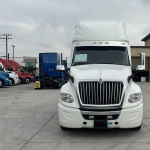 รถบรรทุกหัวลากแบบมีห้องนอน รุ่นประหยัดปี 2022 LT Sleeper - หลังคาสูง A26 450 แรงม้า เกียร์อัตโนมัติ 12 สปีด พร้อมส่งออกทั่วโลก - Product Image 1
