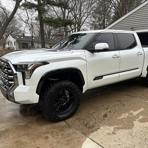 2024 para Toyota Hilux Tundra Hybrid Edición 1794 Cabina CrewMax 4WD con Asientos de Cuero HV Transmisión Manual/Automática Gasolina - Product Image 1