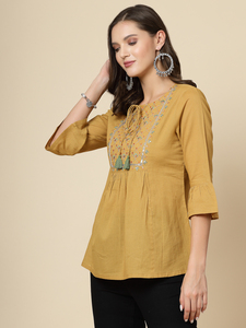 Ensemble Kurti en tissu pur coton couleur beige, élégant, brodé, col rond, manches trois quarts, lavable, pour l'été, élégant, à porter au quotidien - Product Image 3