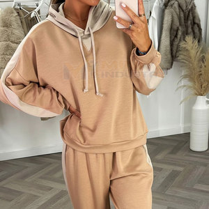 Conjunto Deportivo de Mujer con Top Corto y Pantalones Acampanados, 100% Algodón - Product Image 5