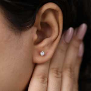 Boucles d'oreilles clous en diamant de laboratoire taille ronde, qualité supérieure, argent sterling et or, clarté VS1, bijoux en diamant - Product Image 6