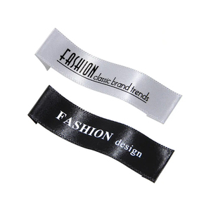 Vente en gros d'étiquette tissée pour vêtement, étiquette personnalisée avec logo brodé pour vêtement - Product Image 1