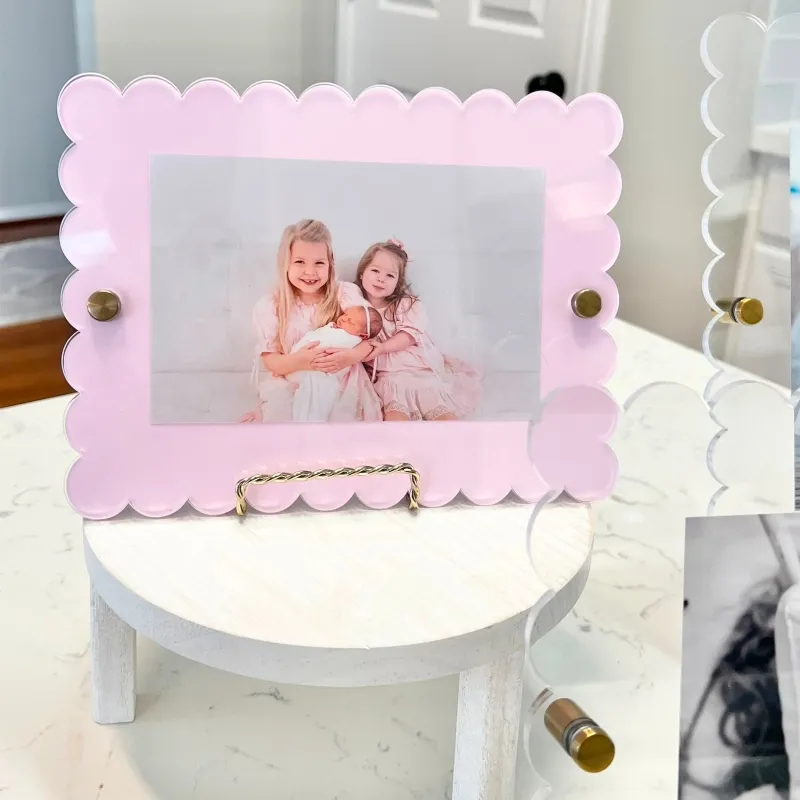 Casamento Picture Stand 5x7 bebê Lembrança e herança decoração de casa quadro Clear Scalloped Acrílico Picture Frame com acentos dourados