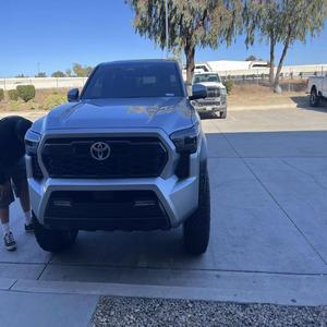 Vehículo Toyota Tacoma Usado en Excelentes Condiciones, Seminuevo, al Mejor Precio, Máxima Velocidad Disponible, en Stock para Compra Rápida y Envío Veloz - Product Image 4