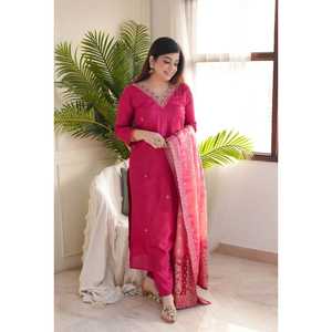 Salwar Kameez Duppata traditionnel pour femmes en viscose pure Reyon avec broderie et imprimé, séchage rapide - Product Image 1