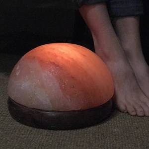 Lampe en sel de l'Himalaya pour les mains et les pieds |   Masseur de pieds au sel naturel Détox Relaxation musculaire profonde par Numkyne - Product Image 4
