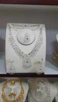 Parure de bijoux vintage plaqué or 24 carats de Dubaï, motif fleur de perle classique, pour anniversaires, comprenant collier, boucles d'oreilles, bracelets et broches, couleur cuivre
